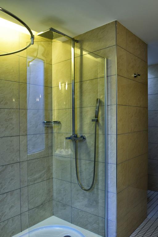 Afrika Hotel Frýdek-Místek Екстериор снимка