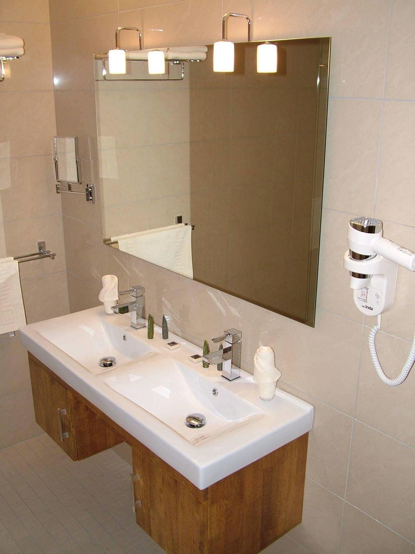 Afrika Hotel Frýdek-Místek Екстериор снимка